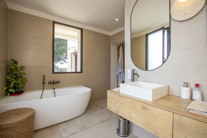 Image No.16-5 Bed House for sale