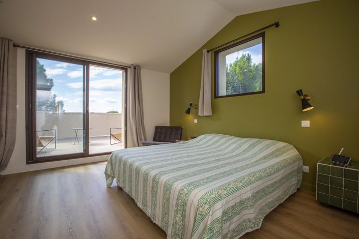 Image No.18-5 Bed House for sale