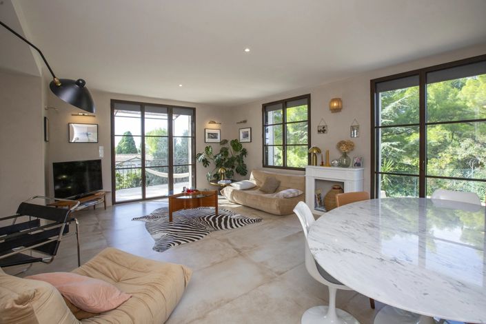 Image No.6-5 Bed House for sale