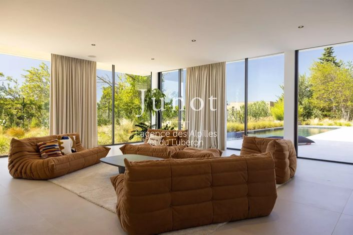 Image No.6-4 Bed House for sale