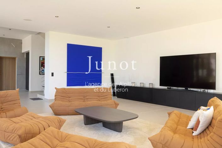 Image No.8-4 Bed House for sale