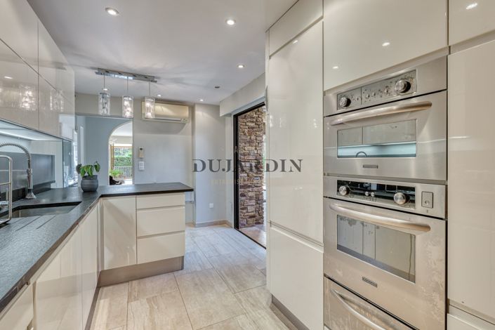 Image No.7-5 Bed House for sale
