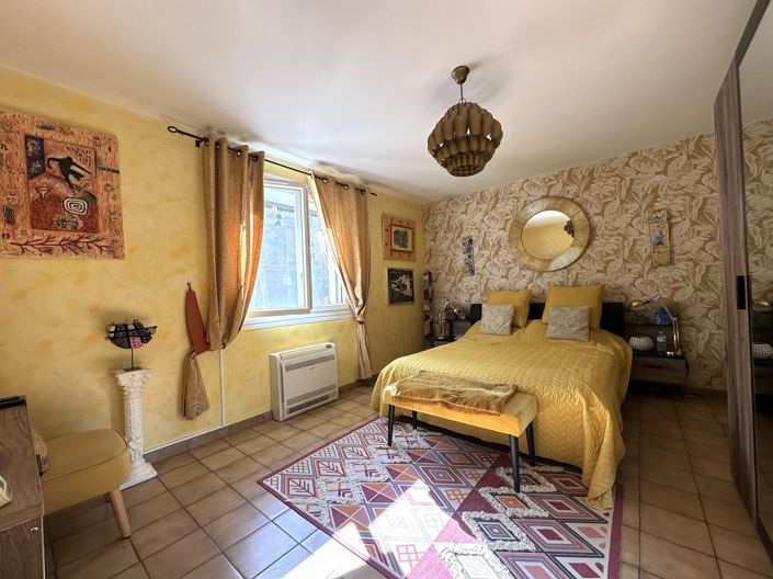 Image No.11-3 Bed House for sale