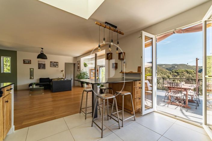 Image No.6-4 Bed House for sale