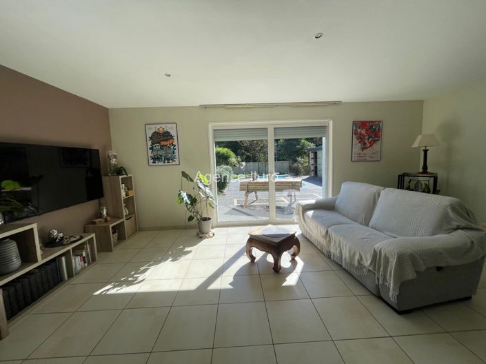 Image No.10-3 Bed House for sale