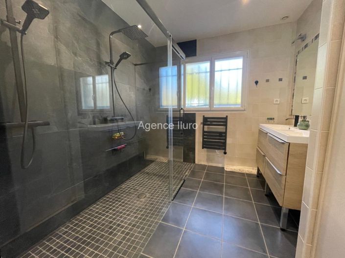Image No.11-3 Bed House for sale