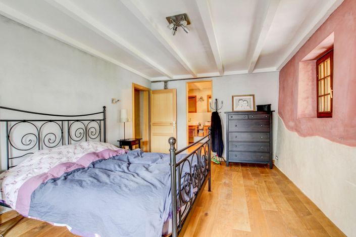 Image No.12-4 Bed Property for sale