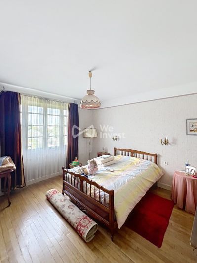 Image No.7-5 Bed House for sale