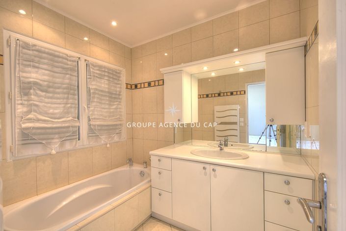 Image No.11-4 Bed House for sale