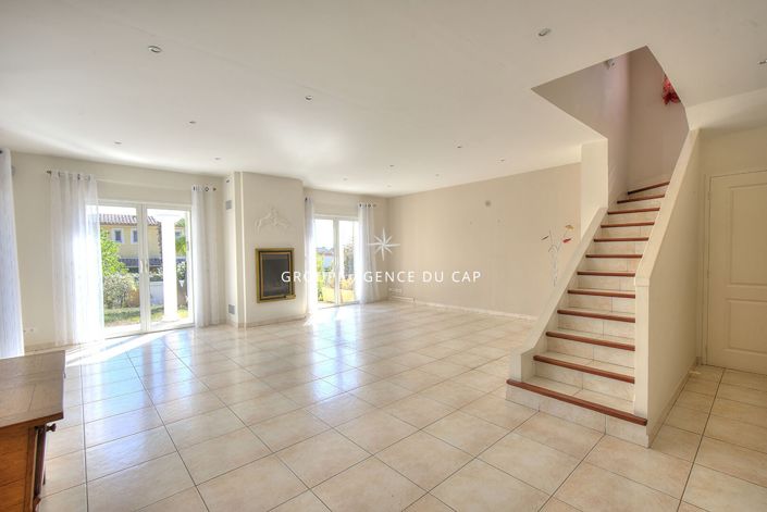 Image No.6-4 Bed House for sale