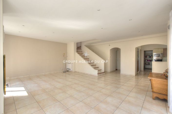Image No.7-4 Bed House for sale