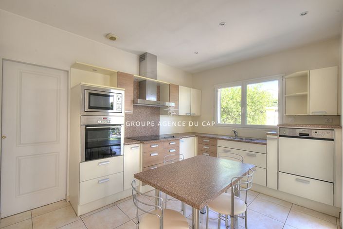 Image No.9-4 Bed House for sale