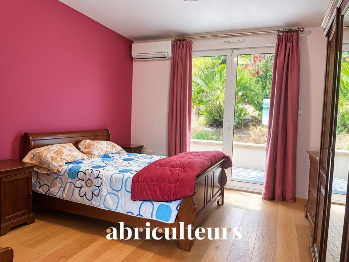 Image No.10-4 Bed House for sale