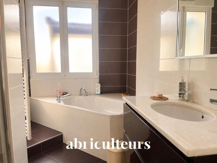 Image No.11-4 Bed House for sale