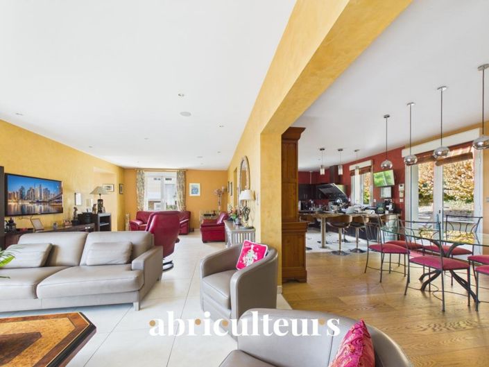 Image No.6-4 Bed House for sale