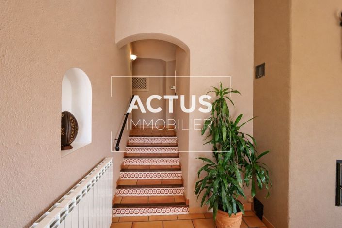 Image No.9-5 Bed House for sale