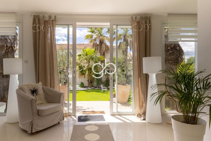 Image No.9-8 Bed House for sale