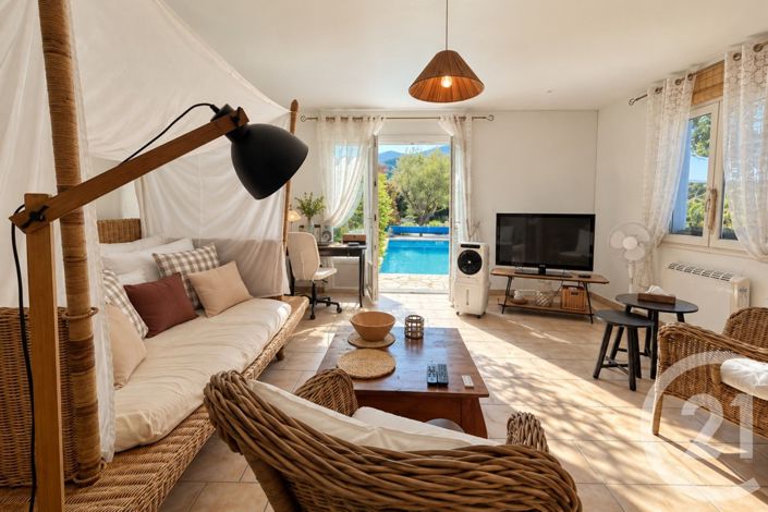 Image No.4-2 Bed House for sale