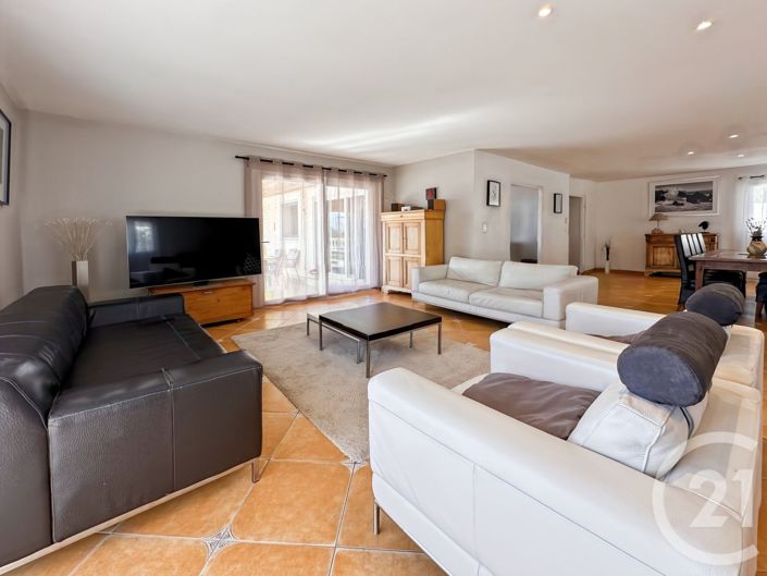 Image No.10-5 Bed House for sale
