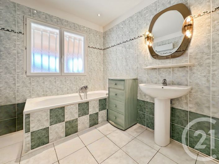 Image No.16-5 Bed House for sale
