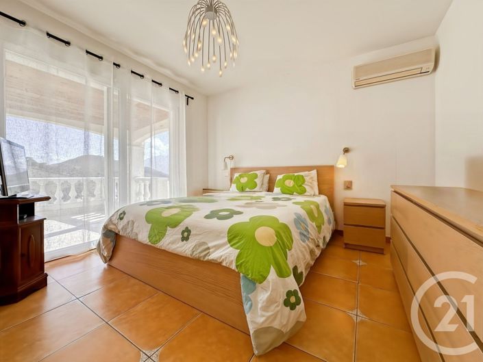 Image No.17-5 Bed House for sale