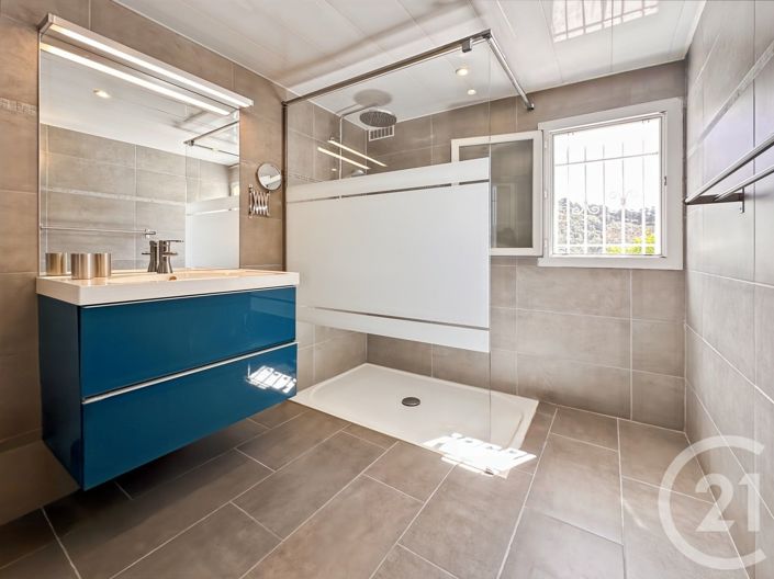 Image No.24-5 Bed House for sale