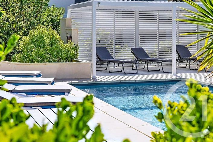 Image No.6-5 Bed House for sale