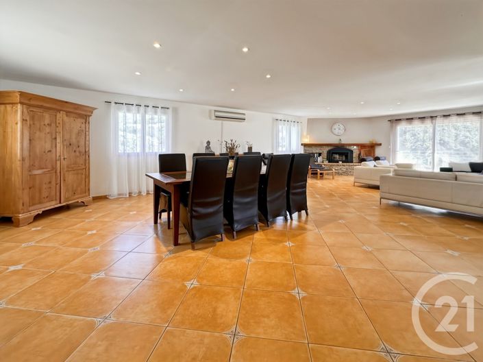 Image No.9-5 Bed House for sale