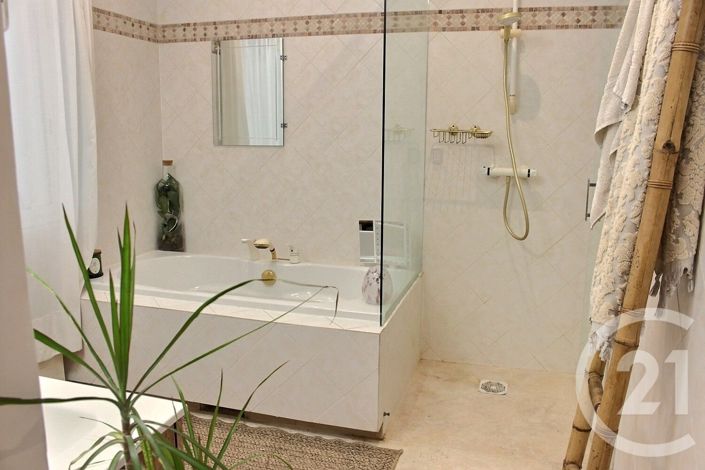 Image No.10-6 Bed House for sale