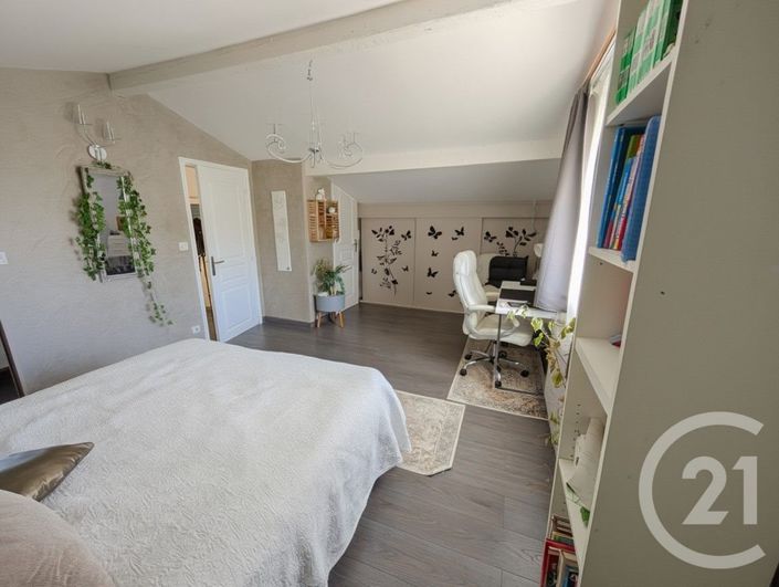 Image No.11-6 Bed House for sale