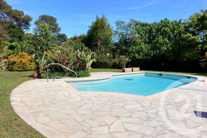 Image No.20-6 Bed House for sale