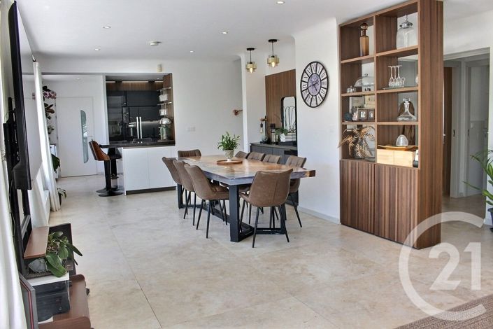 Image No.5-6 Bed House for sale