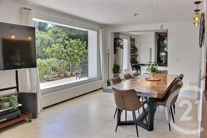 Image No.6-6 Bed House for sale