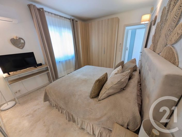 Image No.9-6 Bed House for sale