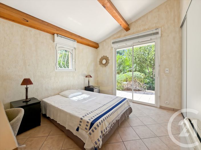 Image No.20-5 Bed House for sale