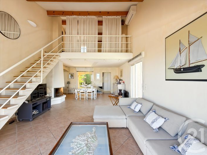 Image No.7-5 Bed House for sale