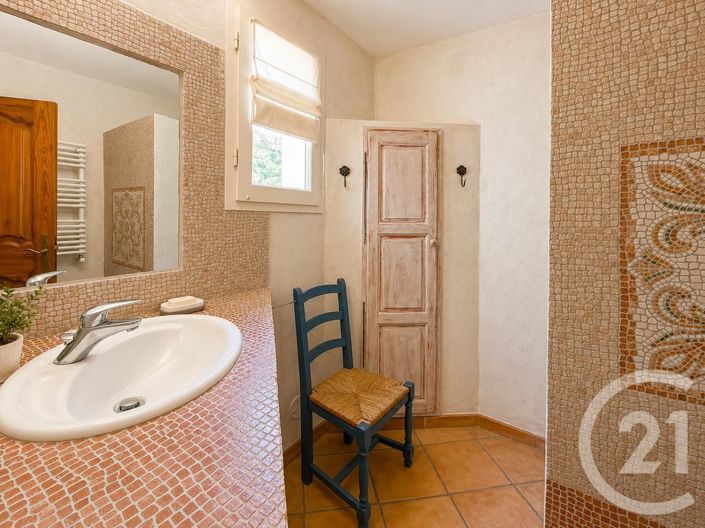Image No.17-3 Bed House for sale