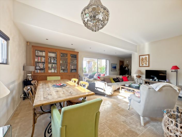 Image No.17-5 Bed House for sale
