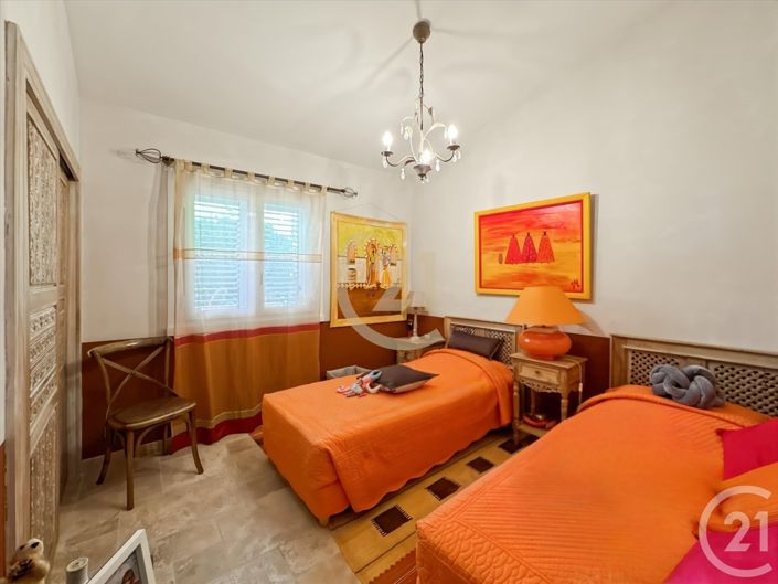 Image No.19-5 Bed House for sale