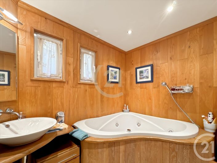 Image No.24-5 Bed House for sale