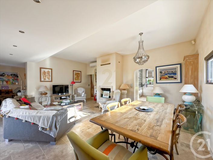 Image No.8-5 Bed House for sale