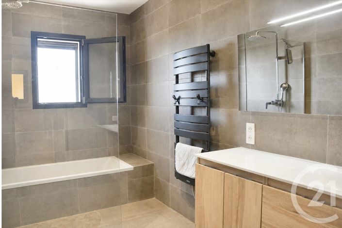Image No.16-4 Bed House for sale