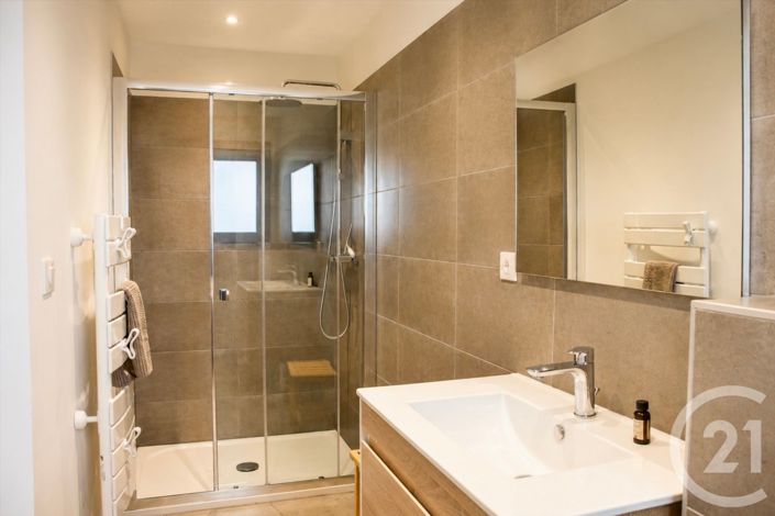 Image No.19-4 Bed House for sale