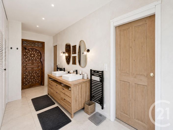 Image No.23-5 Bed House for sale