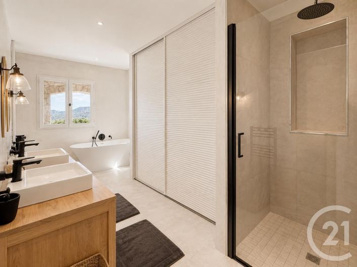 Image No.24-5 Bed House for sale