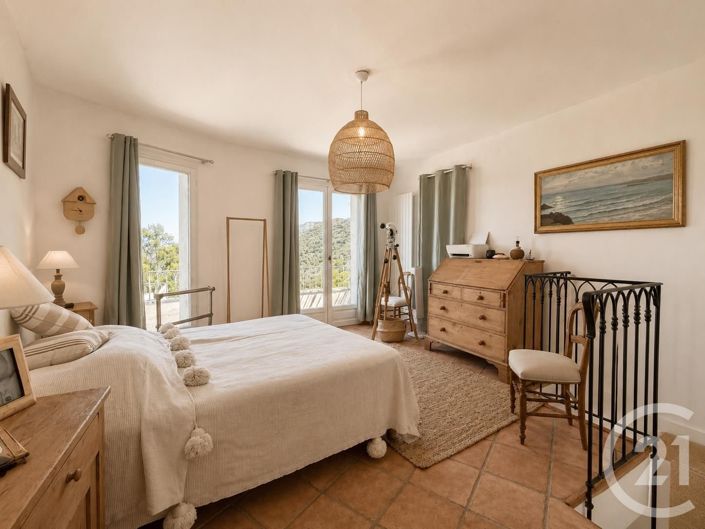 Image No.26-5 Bed House for sale