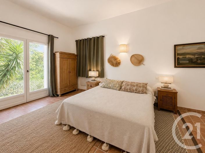 Image No.27-5 Bed House for sale