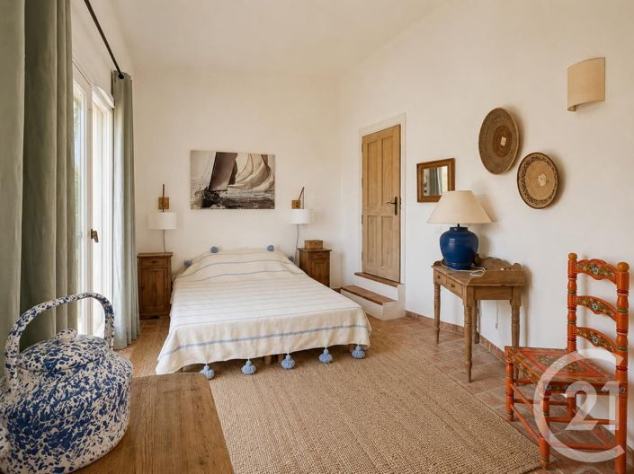 Image No.28-5 Bed House for sale