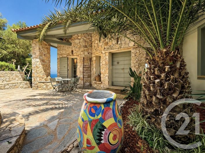 Image No.6-5 Bed House for sale