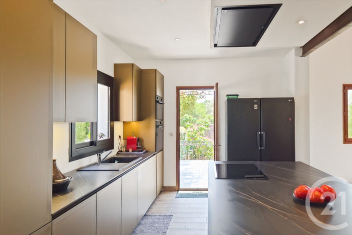 Image No.4-6 Bed House for sale